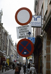 117692 Afbeelding van enkele verkeersborden in de Zadelstraat te Utrecht.N.B. De foto is gemaakt ter voorbereiding van ...